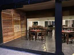 Golden Star Beach Hotel