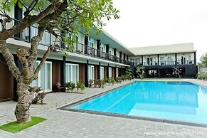 Golden Star Beach Hotel