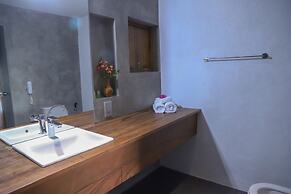 Giritale Hotel