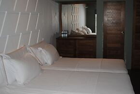 Giritale Hotel