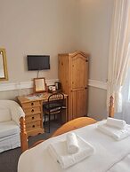 Heathcliff House, Exclusively for Adults, Free Large Car Park