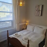 Heathcliff House, Exclusively for Adults, Free Large Car Park