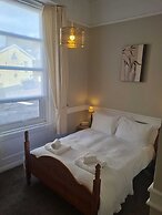 Heathcliff House, Exclusively for Adults, Free Large Car Park