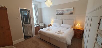 Heathcliff House, Exclusively for Adults, Free Large Car Park