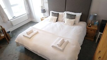 Heathcliff House, Exclusively for Adults, Free Large Car Park