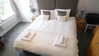 Heathcliff House, Exclusively for Adults, Free Large Car Park