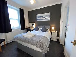 Heathcliff House, Exclusively for Adults, Free Large Car Park