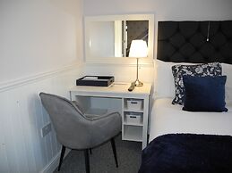 Heathcliff House, Exclusively for Adults, Free Large Car Park