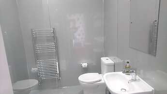 Heathcliff House, Exclusively for Adults, Free Large Car Park