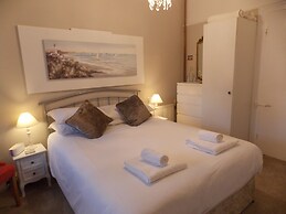 Heathcliff House, Exclusively for Adults, Free Large Car Park