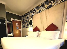 Yardley Manor Hotel