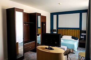 THE HOTEL FITZGERALD