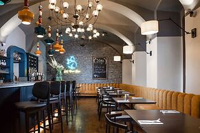 THE HOTEL FITZGERALD