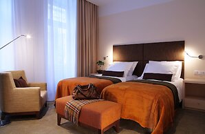 THE HOTEL FITZGERALD