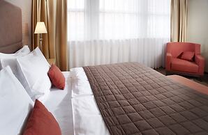 THE HOTEL FITZGERALD