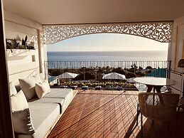 Blue Margouillat Seaview Hotel