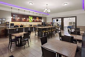 La Quinta Inn & Suites by Wyndham Deer Park