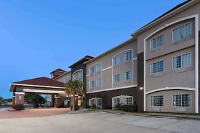 La Quinta Inn & Suites by Wyndham Deer Park