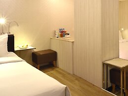 Yomi Hotel - MRT Shuanglian Station