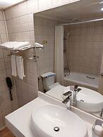 Yomi Hotel - MRT Shuanglian Station