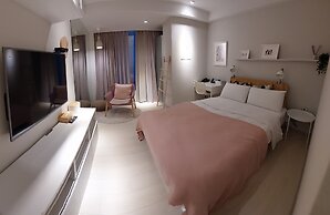 Yomi Hotel - MRT Shuanglian Station