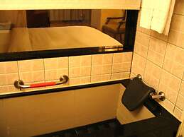 Yomi Hotel - MRT Shuanglian Station