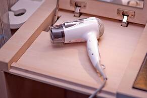 Yomi Hotel - MRT Shuanglian Station