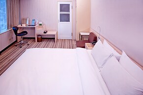 Yomi Hotel - MRT Shuanglian Station