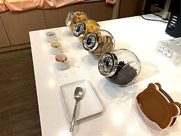 Yomi Hotel - MRT Shuanglian Station