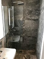 The Raven Hotel - Inn