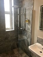 The Raven Hotel - Inn