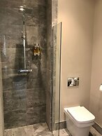 The Raven Hotel - Inn