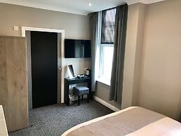The Raven Hotel - Inn