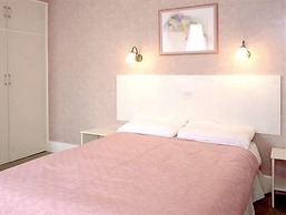 The Raven Hotel - Inn