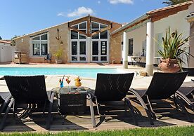 Hôtel Restaurant & SPA Plaisir