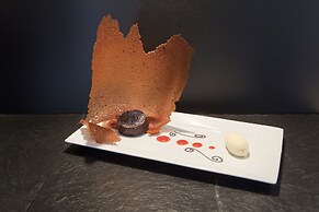 Hôtel Restaurant & SPA Plaisir