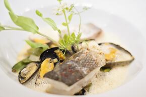 Hôtel Restaurant & SPA Plaisir