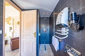 Hôtel Restaurant & SPA Plaisir