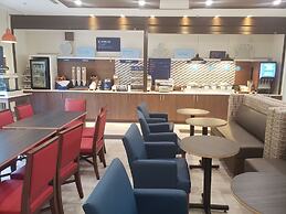 Holiday Inn Express Tampa N I-75 - University Area by IHG