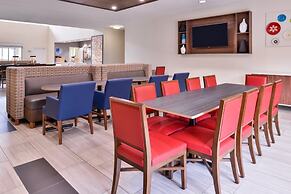 Holiday Inn Express Tampa N I-75 - University Area by IHG