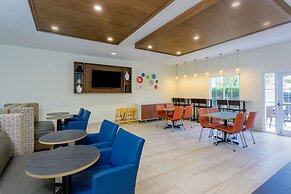 Holiday Inn Express Tampa N I-75 - University Area by IHG