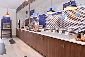 Holiday Inn Express Tampa N I-75 - University Area by IHG