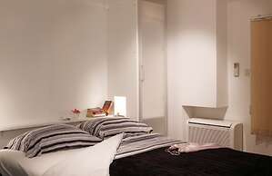 MirÓ Studio Apartments