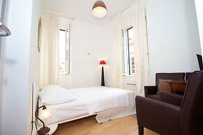 MirÓ Studio Apartments