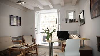 MirÓ Studio Apartments