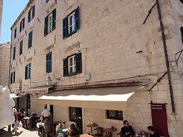 MirÓ Studio Apartments