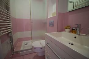 MirÓ Studio Apartments