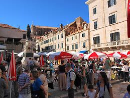 MirÓ Studio Apartments