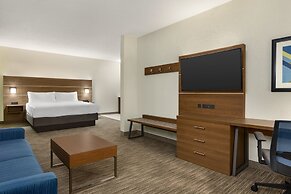 Holiday Inn Express & Suites Akron Regional Airport Area by IHG