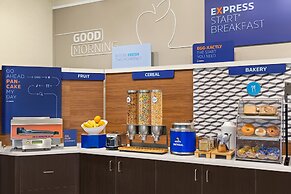 Holiday Inn Express & Suites Akron Regional Airport Area by IHG